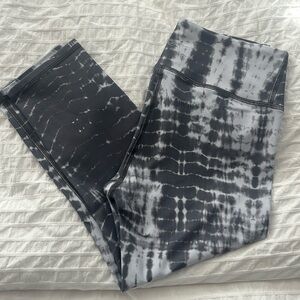 Size M Savvi Capri Length Indi Leggings